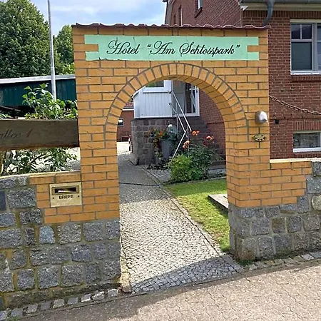 Am Schlosspark Penzlin